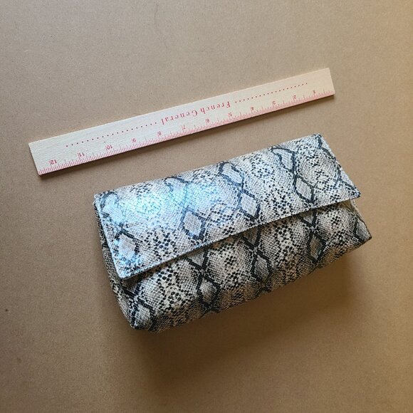 snake print clutch purse - Picture 4 of 6